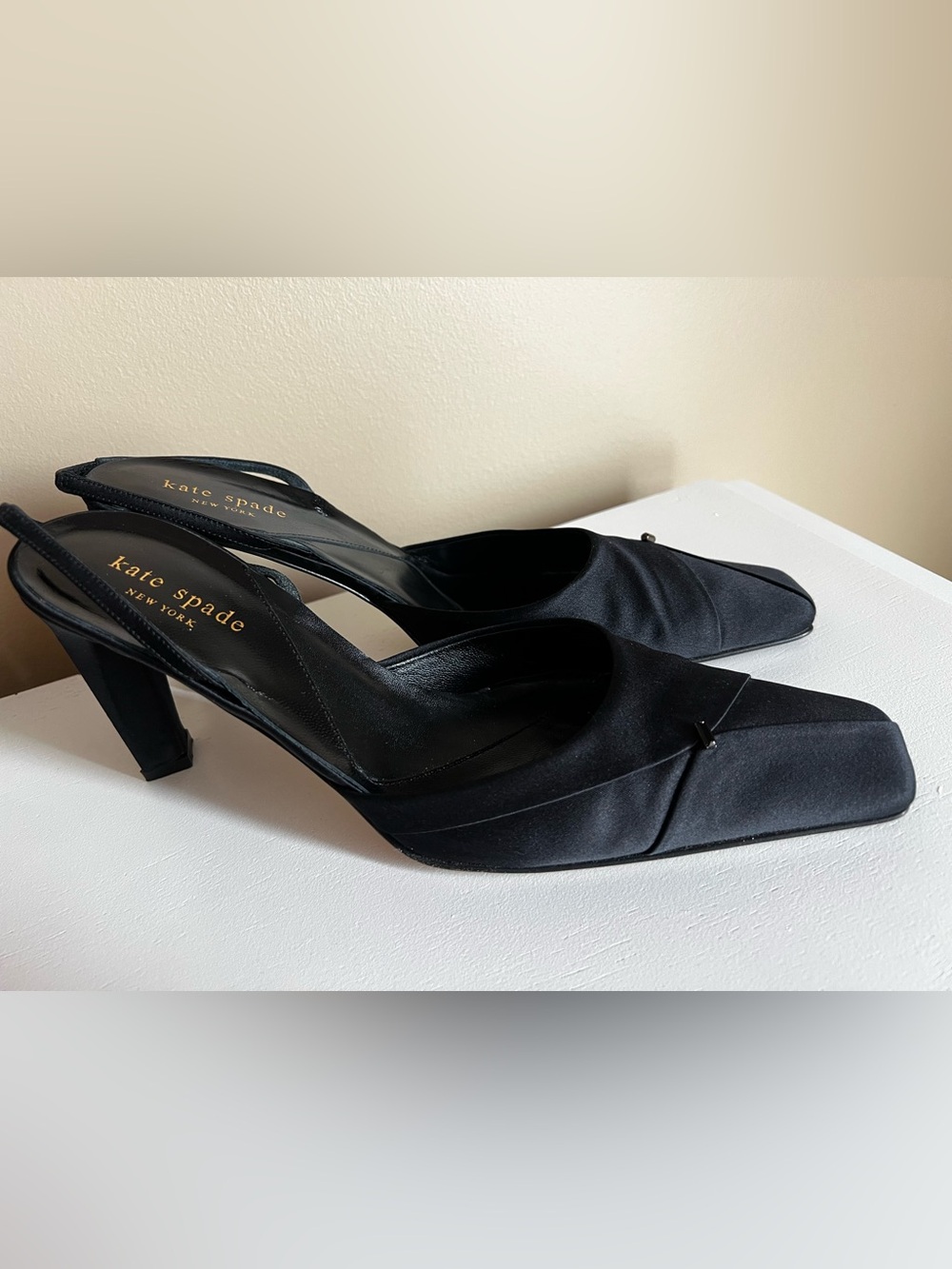Kate Spade New York Black Satin "skylar"
Heels sz. 9